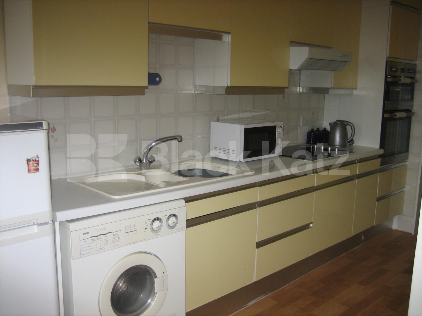 			2 Bedroom, 1 bath, 1 reception Flat			 Forest Court, Holden Avenue, North Finchley/Woodside Park